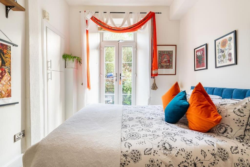 Holyrood Park: Lush & Arty 2 Double Bed Flat Apartment Edinburgh Bagian luar foto