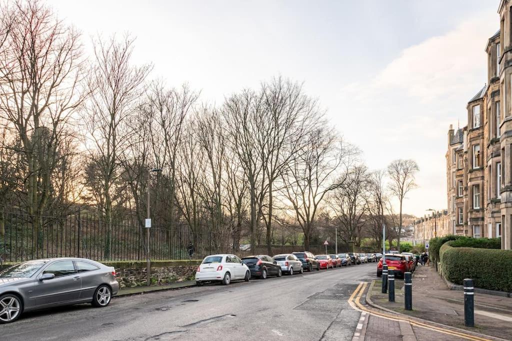 Holyrood Park: Lush & Arty 2 Double Bed Flat Apartment Edinburgh Bagian luar foto