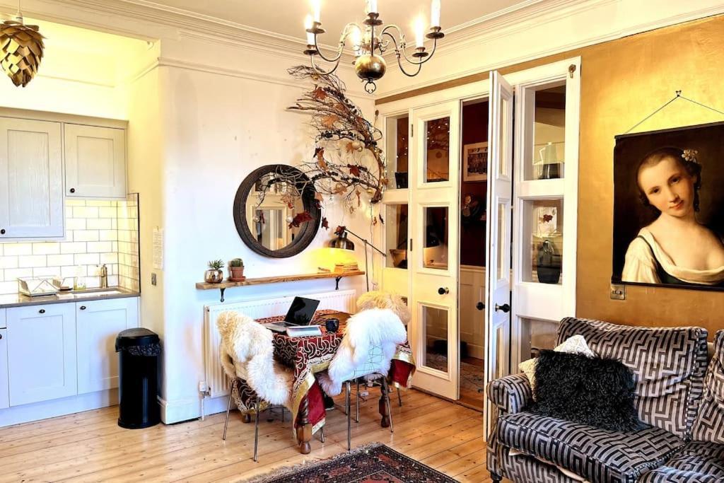 Holyrood Park: Lush & Arty 2 Double Bed Flat Apartment Edinburgh Bagian luar foto