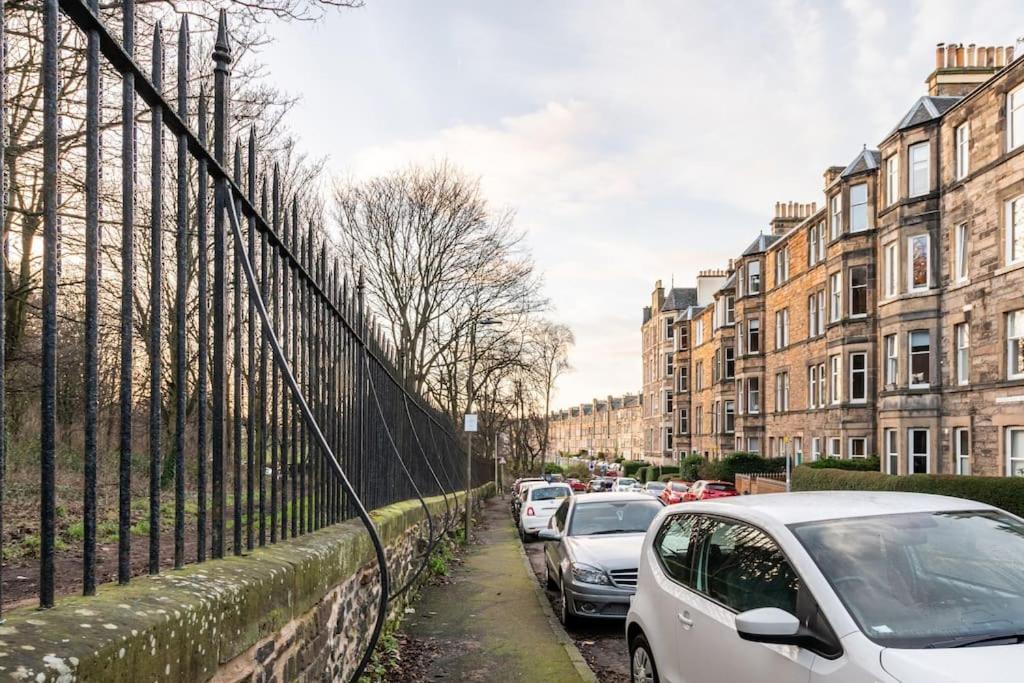 Holyrood Park: Lush & Arty 2 Double Bed Flat Apartment Edinburgh Bagian luar foto