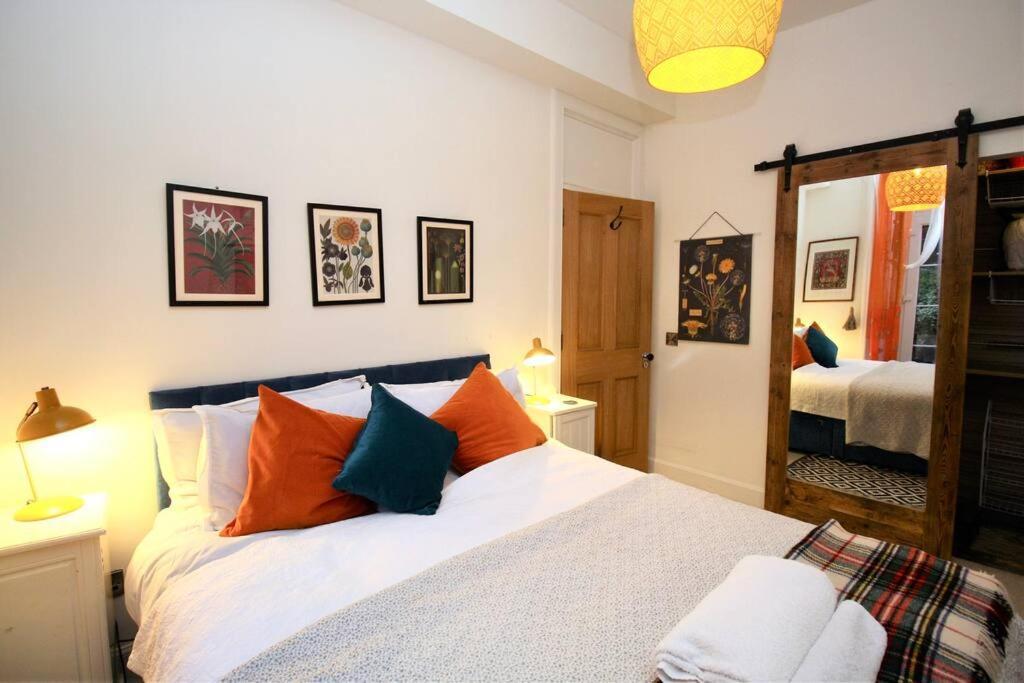 Holyrood Park: Lush & Arty 2 Double Bed Flat Apartment Edinburgh Bagian luar foto