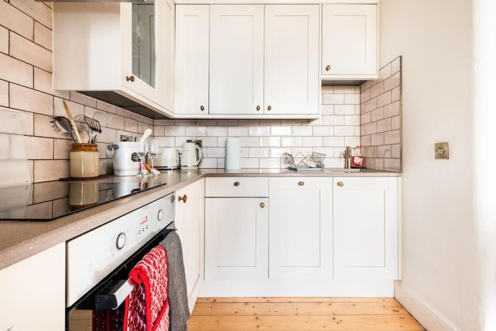 Holyrood Park: Lush & Arty 2 Double Bed Flat Apartment Edinburgh Bagian luar foto