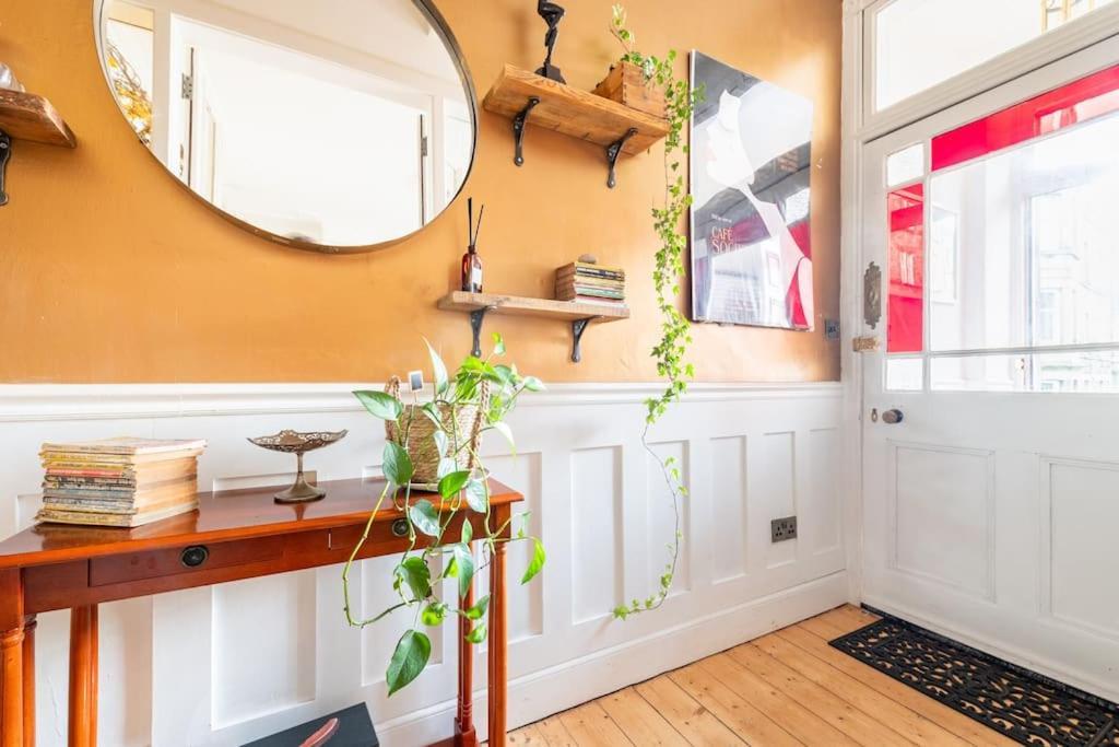 Holyrood Park: Lush & Arty 2 Double Bed Flat Apartment Edinburgh Bagian luar foto