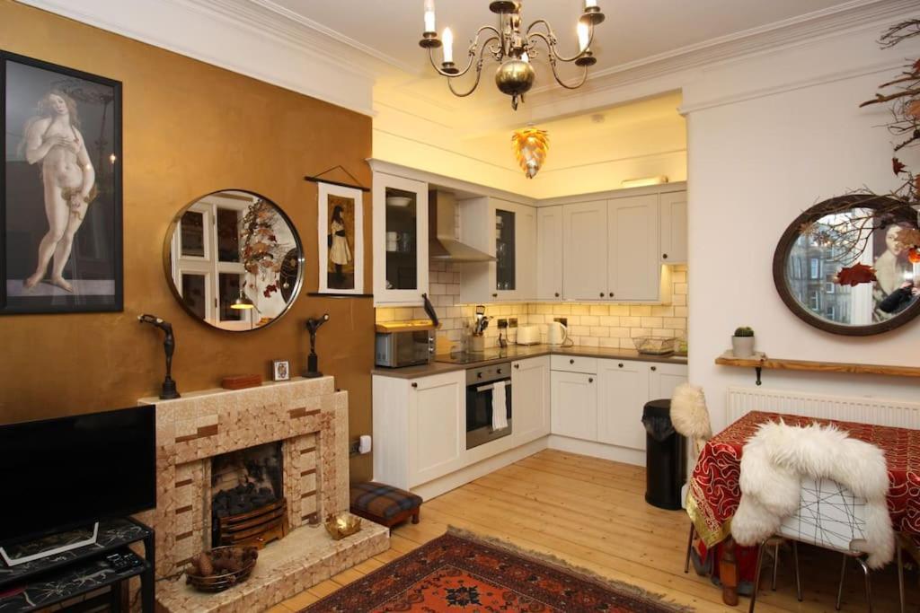 Holyrood Park: Lush & Arty 2 Double Bed Flat Apartment Edinburgh Bagian luar foto