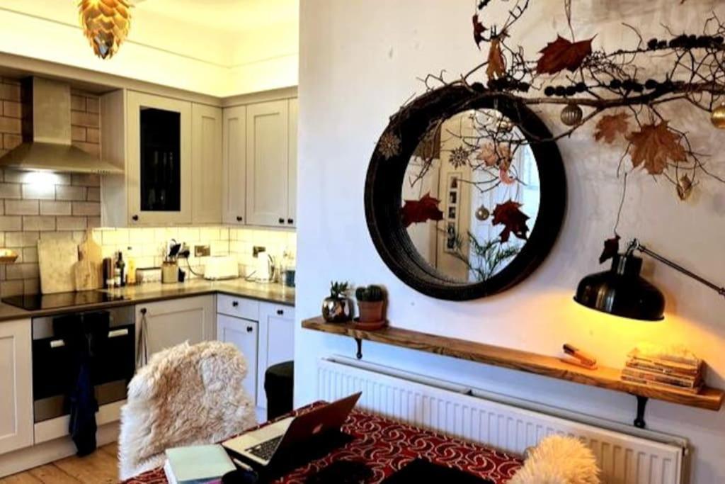 Holyrood Park: Lush & Arty 2 Double Bed Flat Apartment Edinburgh Bagian luar foto