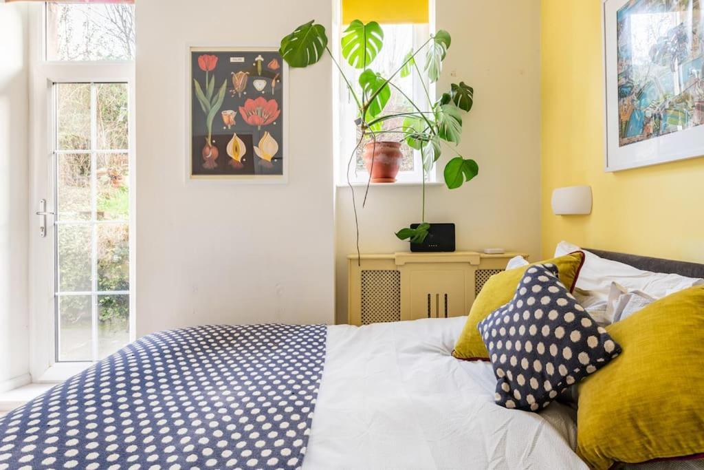 Holyrood Park: Lush & Arty 2 Double Bed Flat Apartment Edinburgh Bagian luar foto