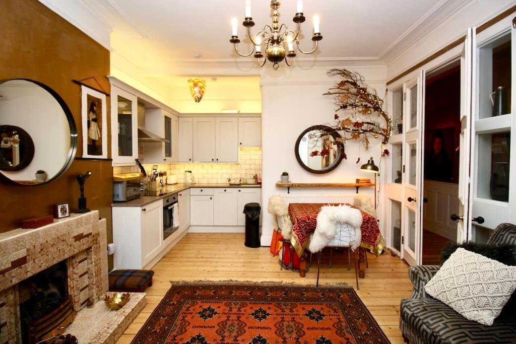 Holyrood Park: Lush & Arty 2 Double Bed Flat Apartment Edinburgh Bagian luar foto
