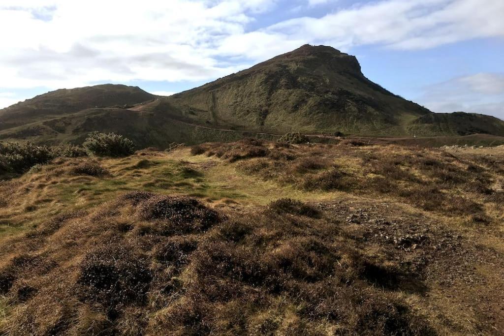 Holyrood Park: Lush & Arty 2 Double Bed Flat Apartment Edinburgh Bagian luar foto